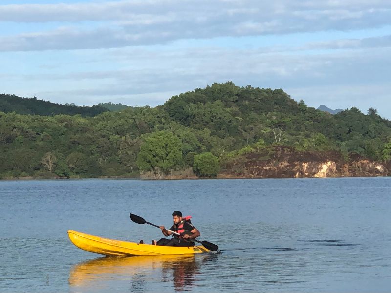 canoeing at Belihuloya Sri Lanka